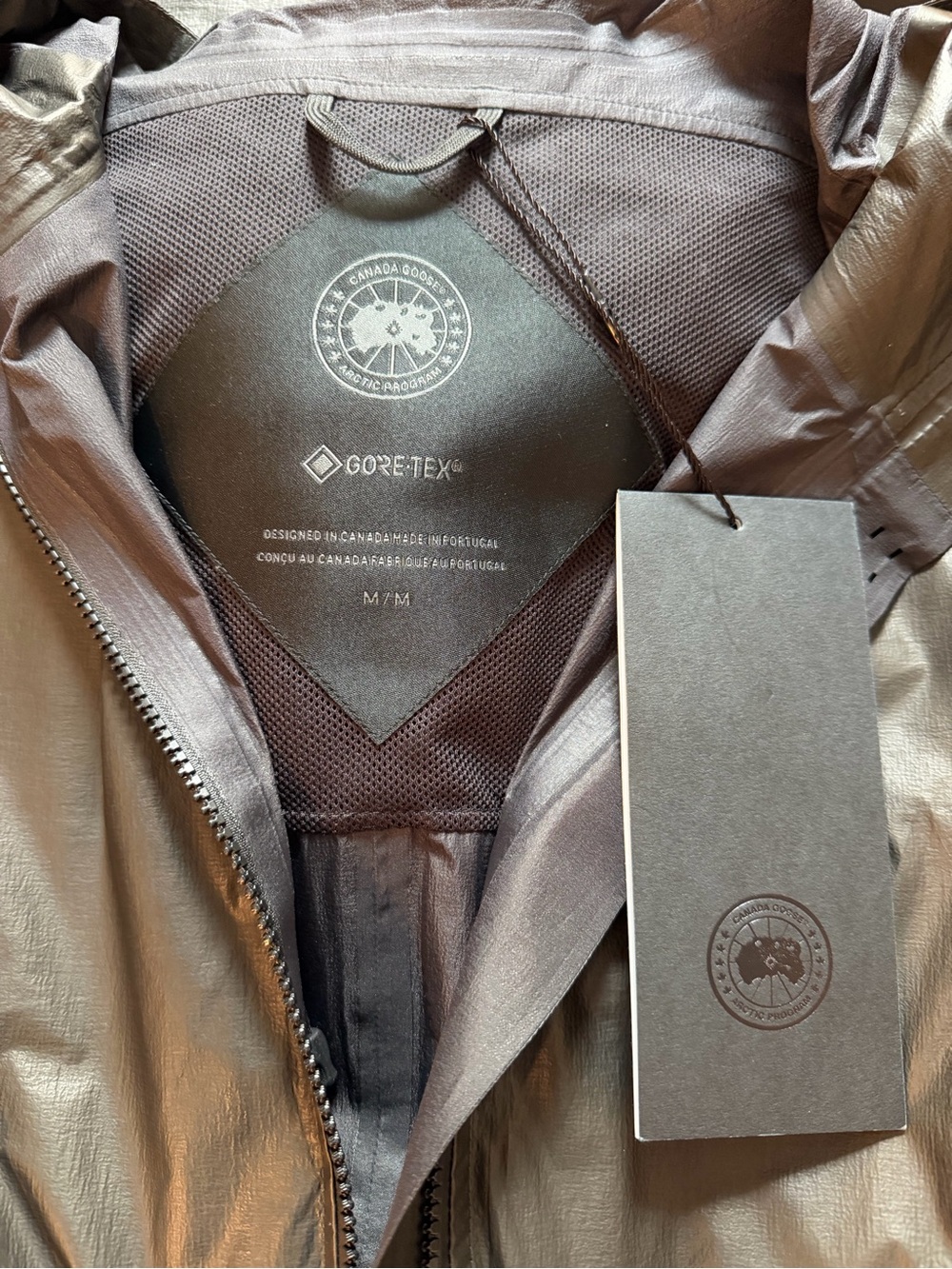 Canada Goose Women’s Nomad Rain Jacket NWT - Picture 7 of 8